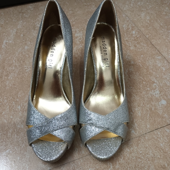 Steve madden silver glittery heels - Picture 2 of 6